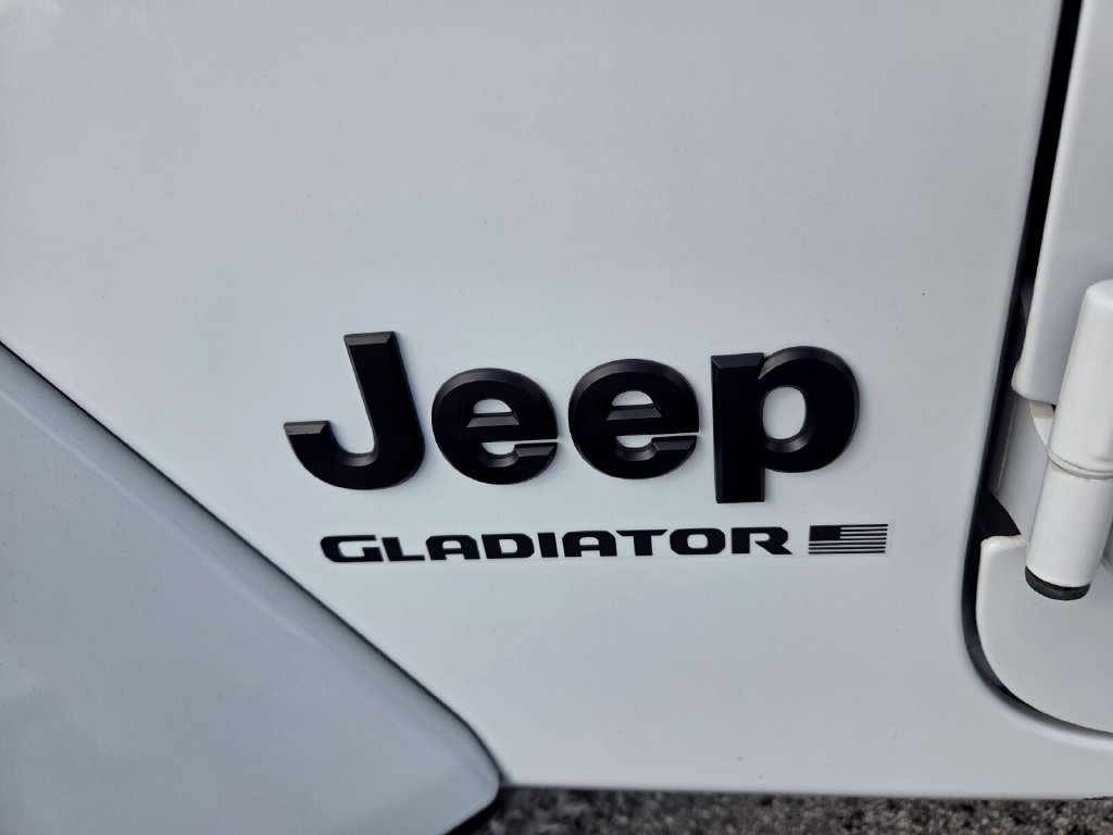 Used 2023 Jeep Gladiator Sport AWD/4WD image 5