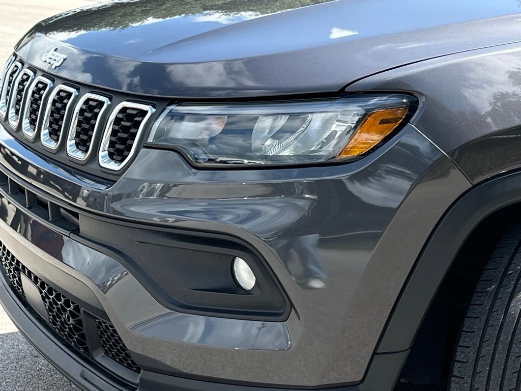 Used 2024 Jeep Compass Latitude AWD/4WD image 9