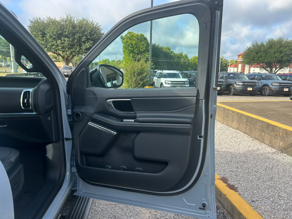New 2027 Ford Expedition Platinum w/ Stealth Appearance Package RWD image 17