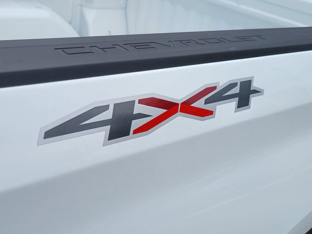 Used 2022 Chevrolet Silverado 1500 LT AWD/4WD image 7