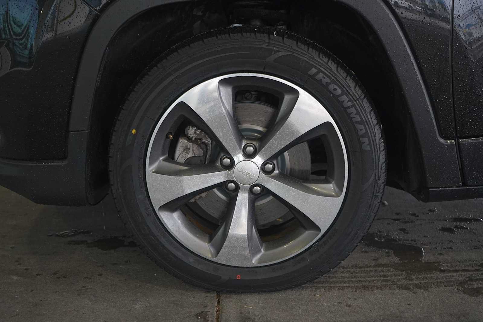 Used 2019 Jeep Cherokee Limited FWD image 7