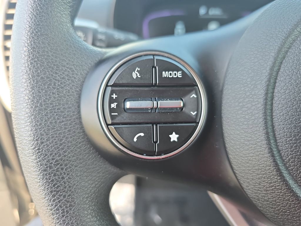 Used 2025 Kia Soul LX w/ LX Technology Package image 17