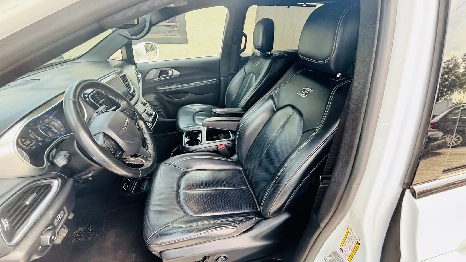 Used 2019 Chrysler Pacifica Touring-L Plus w/ S Appearance Package FWD image 9