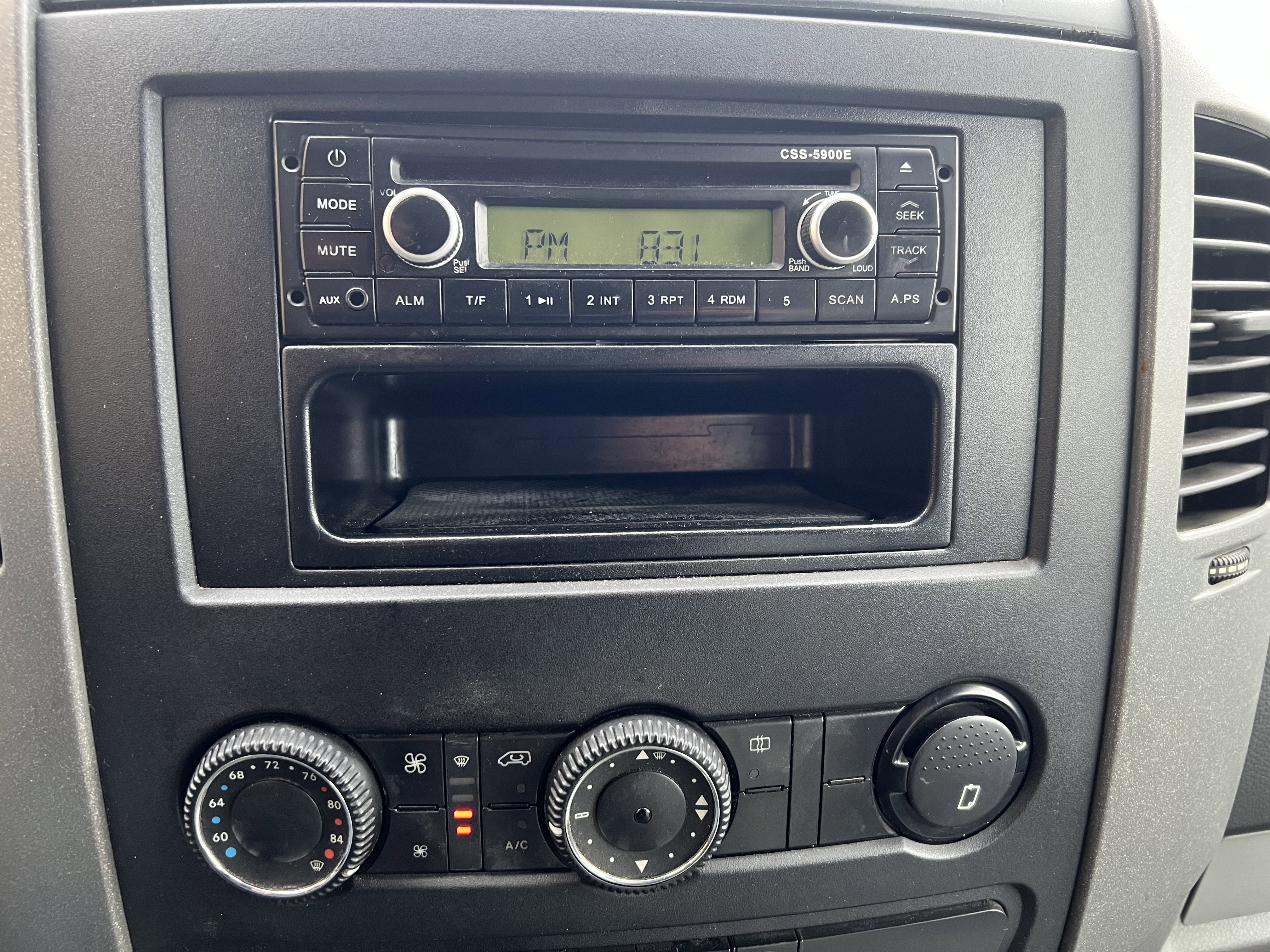 Used 2013 Freightliner Sprinter 3500 image 28