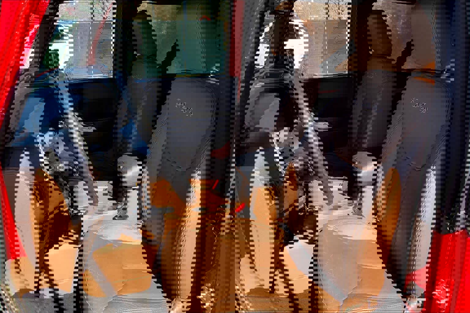 Used 2016 Jeep Wrangler Sahara w/ Connectivity Group image 9