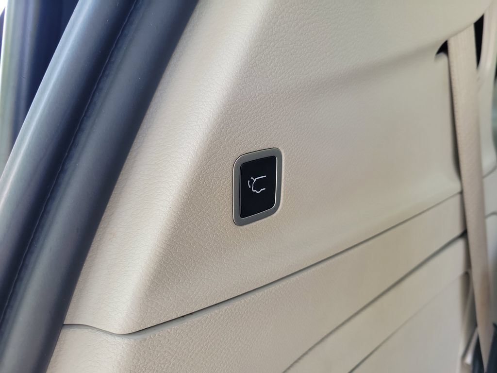 Used 2024 Chrysler Pacifica Limited FWD image 11