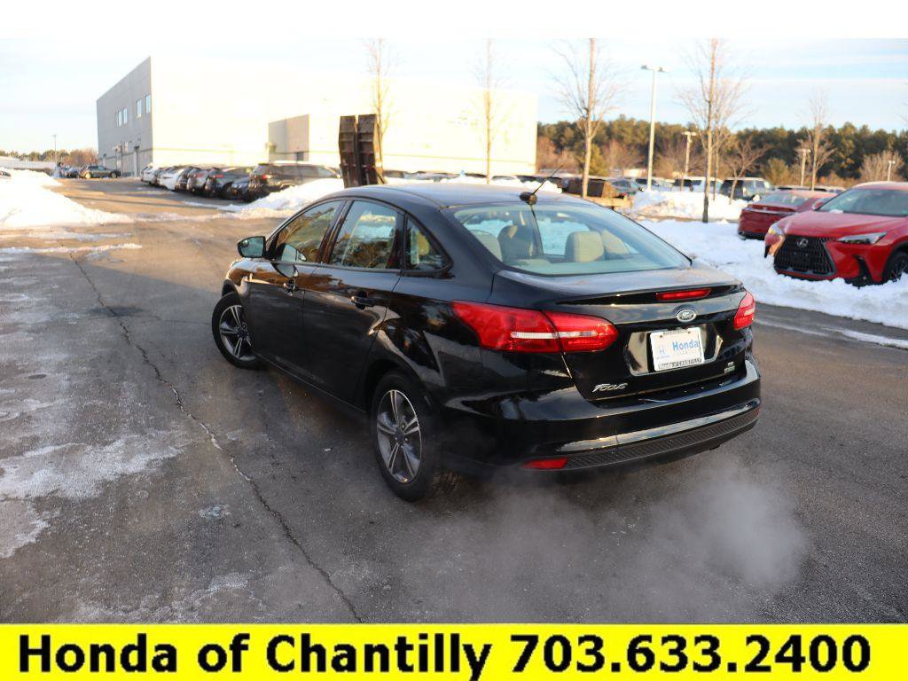 Used 2018 Ford Focus SE w/ SE Appearance Package image 5