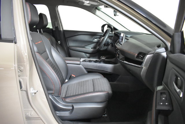 Certified 2025 Nissan Rogue SV AWD/4WD image 34