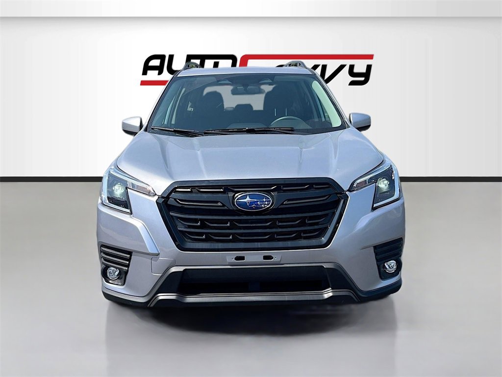 Used 2024 Subaru Forester Premium image 2