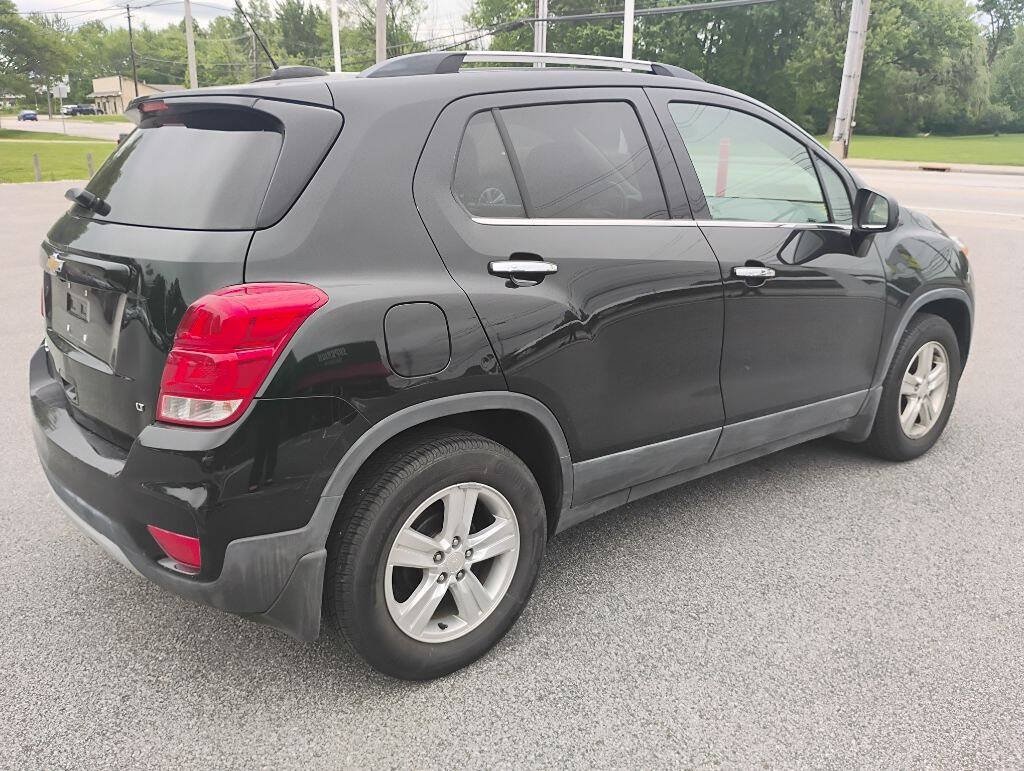 Used 2017 Chevrolet Trax LT w/ LT Convenience Package FWD image 8