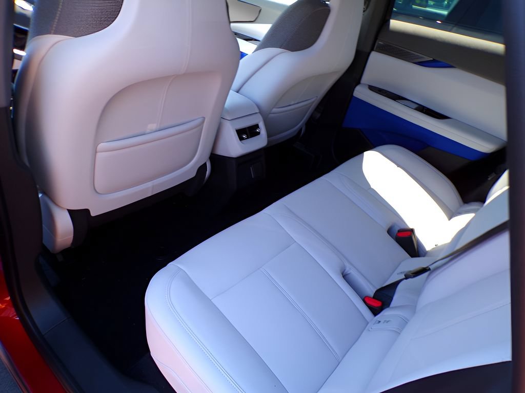 New 2027 Cadillac Optiq Luxury AWD/4WD image 8