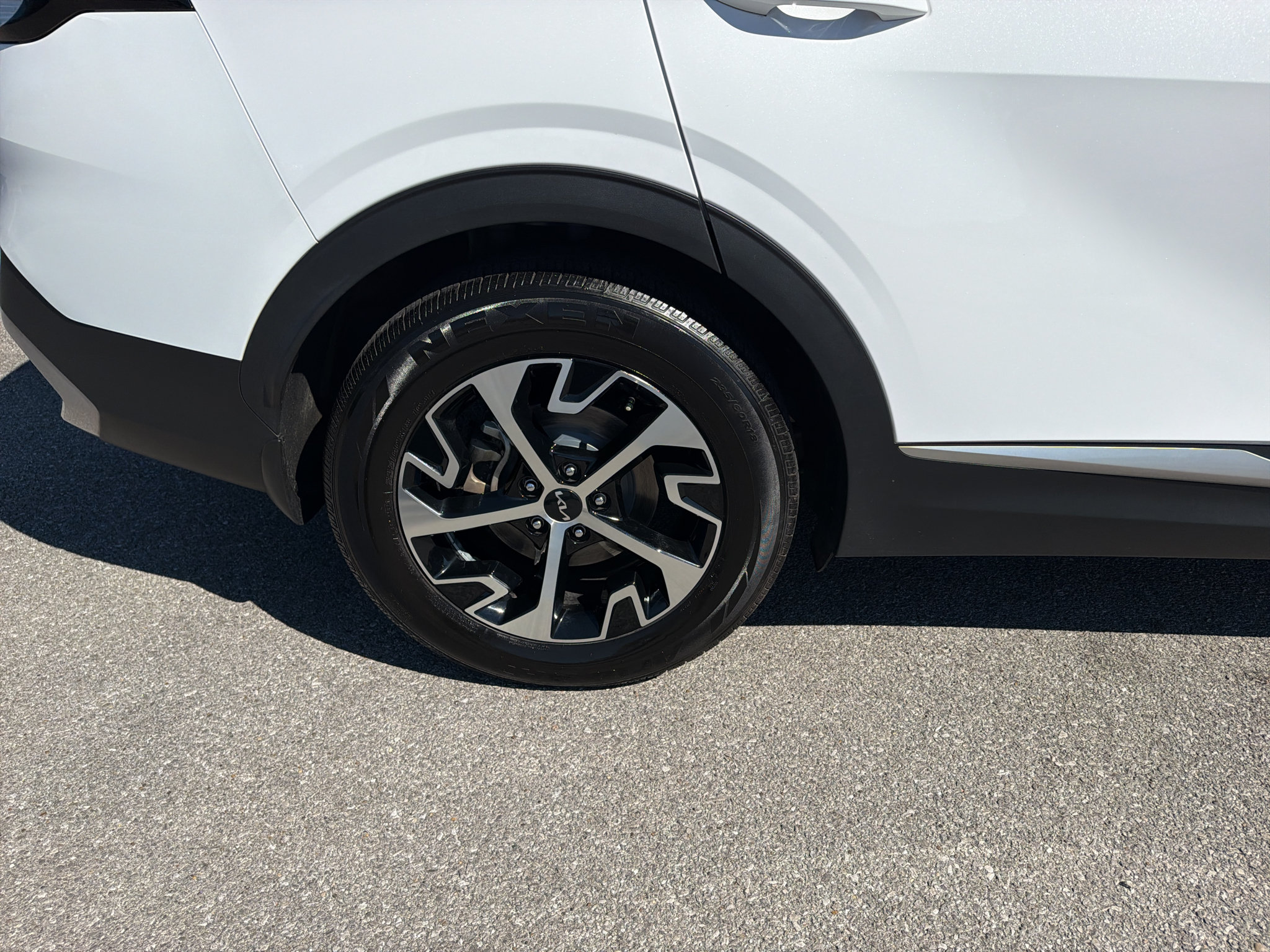 Used 2023 Kia Sportage EX FWD image 38