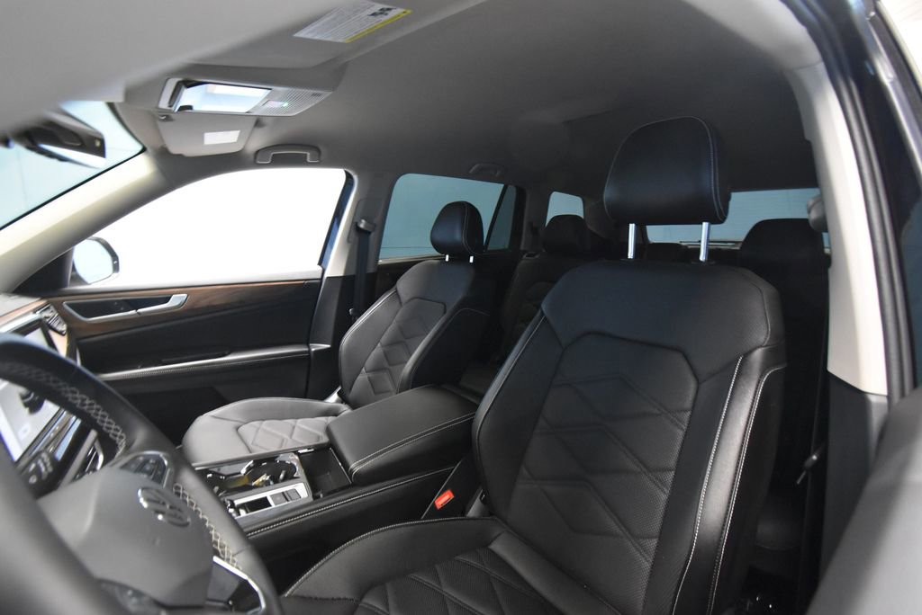 Used 2024 Volkswagen Atlas SE w/ Black Wheel Package image 20