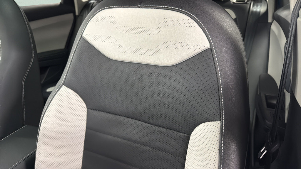 Certified 2025 Volkswagen Taos SEL AWD/4WD image 19