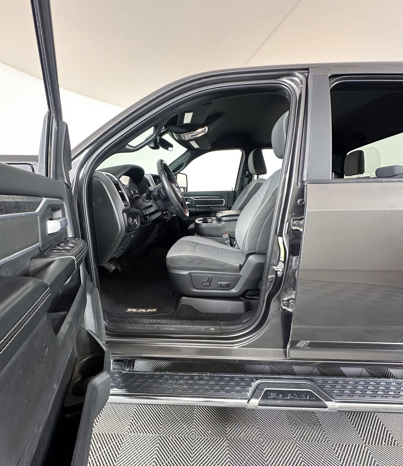 Used 2024 RAM 2500 Big Horn AWD/4WD image 7