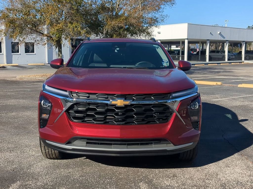 Used 2025 Chevrolet Trax LT w/ LT Convenience Package image 9