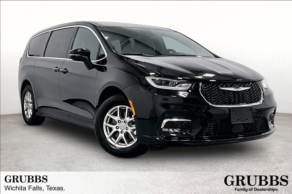 Used 2026 Chrysler Pacifica Select FWD image 1