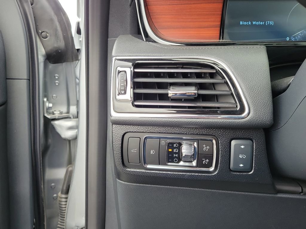 Used 2024 Lincoln Navigator L Reserve image 22