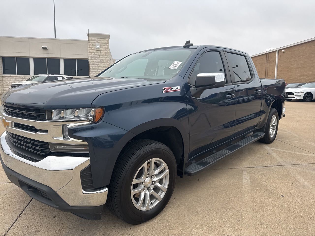 Used 2022 Chevrolet Silverado 1500 LT w/ Z71 Off-Road Package image 1