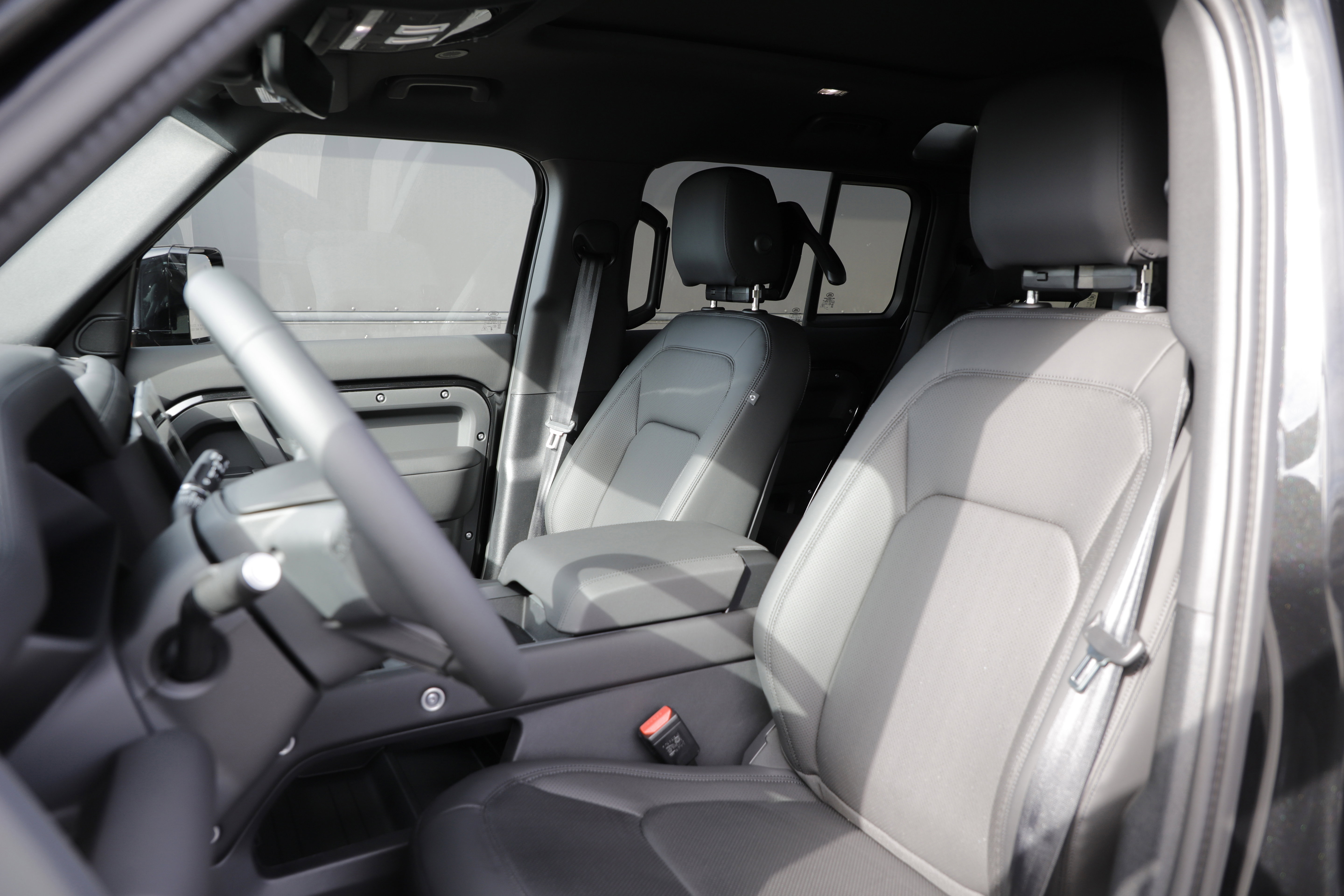 New 2026 Land Rover Defender 110 X-Dynamic SE image 17