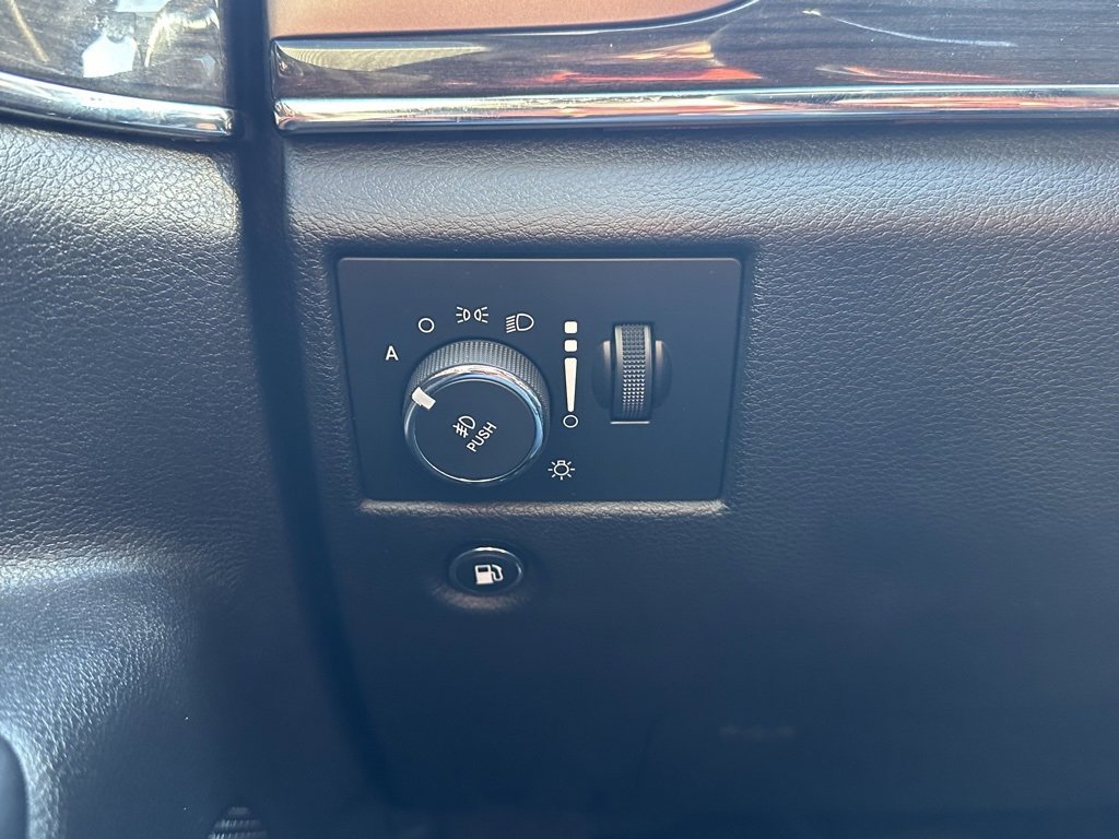 Used 2017 Jeep Grand Cherokee Overland image 26