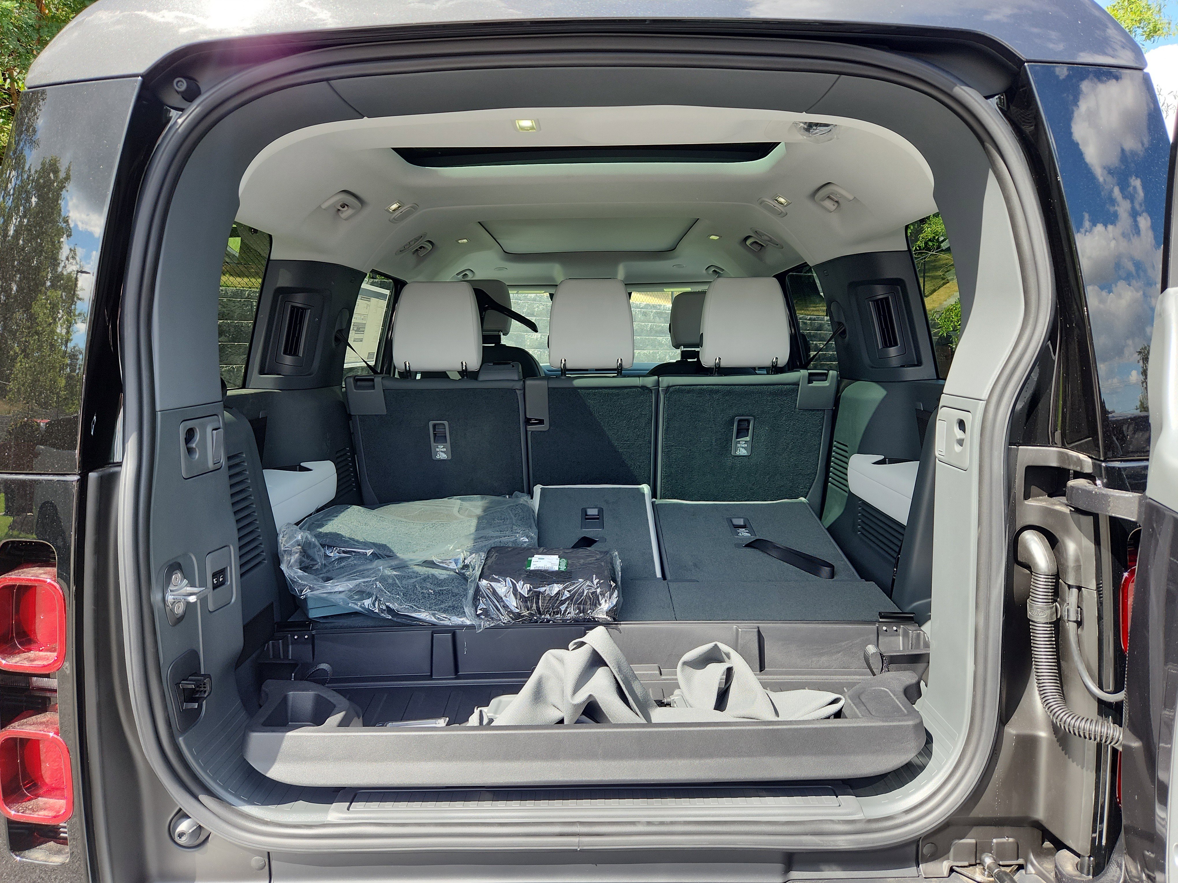 Used 2025 Land Rover Defender 130 S image 13