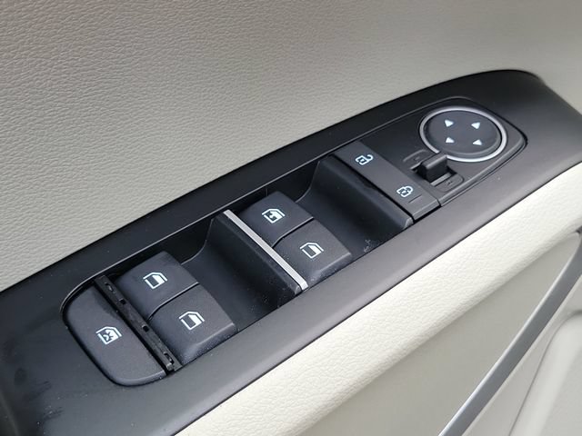 Used 2025 Kia Soul LX FWD image 23