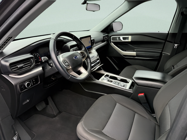 Used 2023 Ford Explorer XLT AWD/4WD image 4