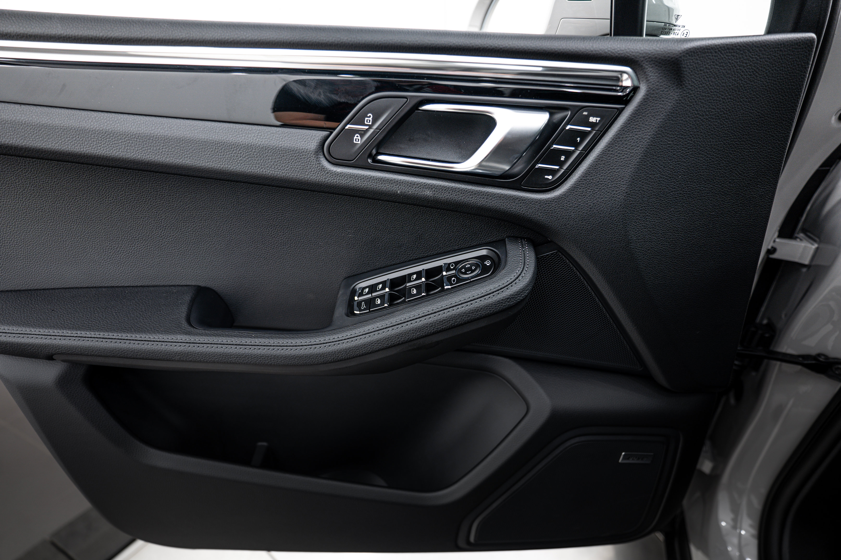 Certified 2026 Porsche Macan image 15