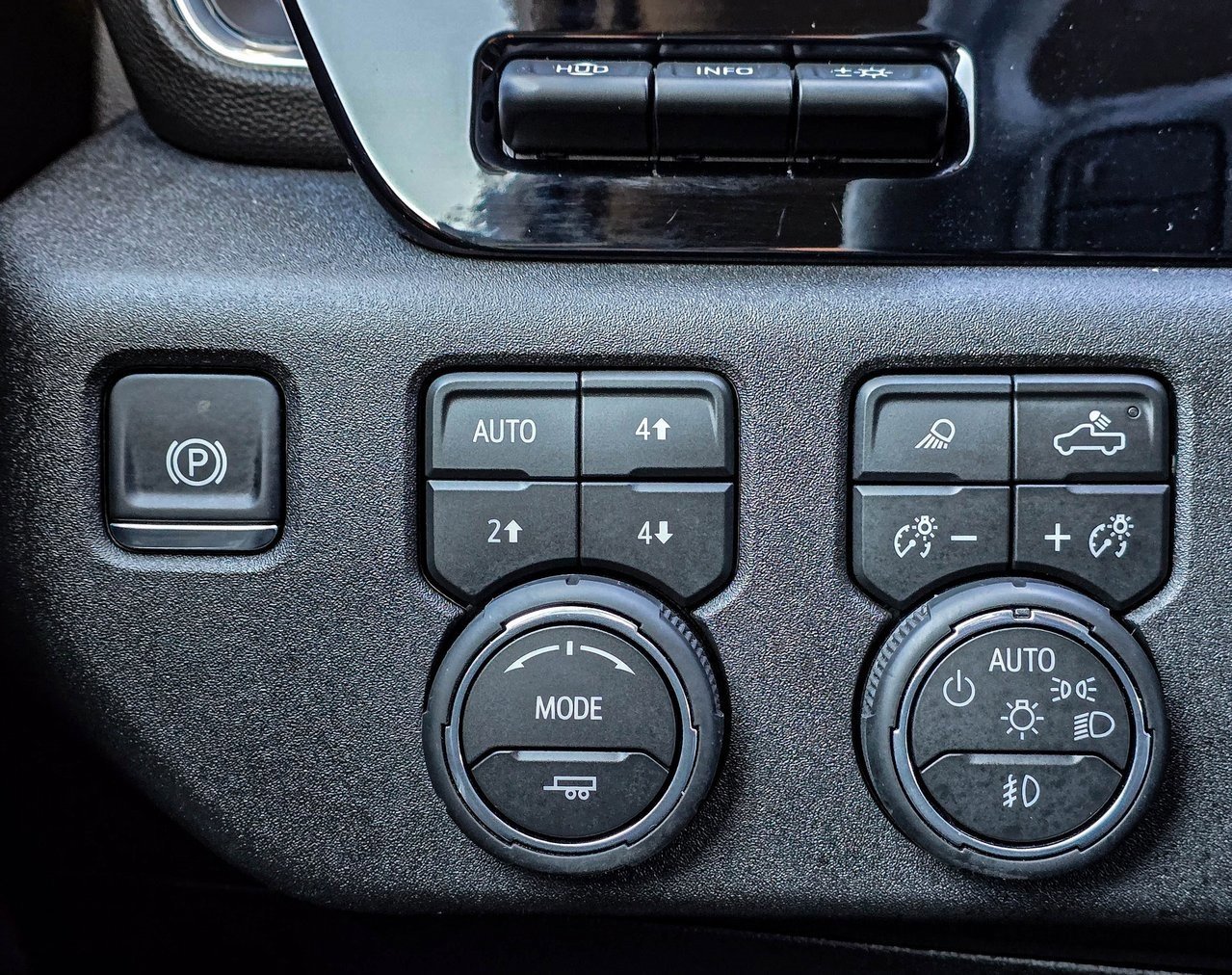 Used 2026 Chevrolet Silverado 2500 LTZ w/ LTZ Plus Package image 36