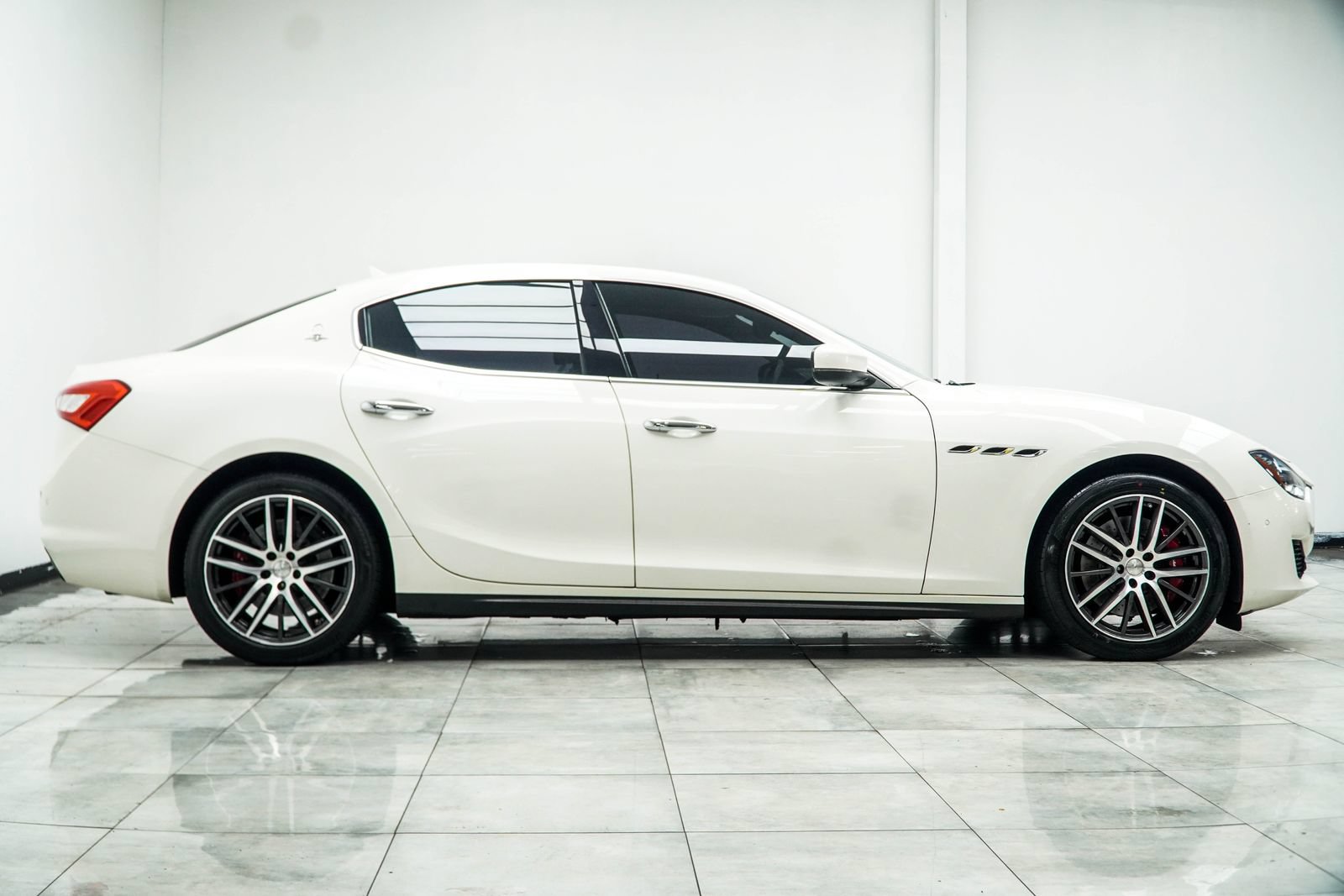 Used 2019 Maserati Ghibli S Q4 AWD/4WD image 7