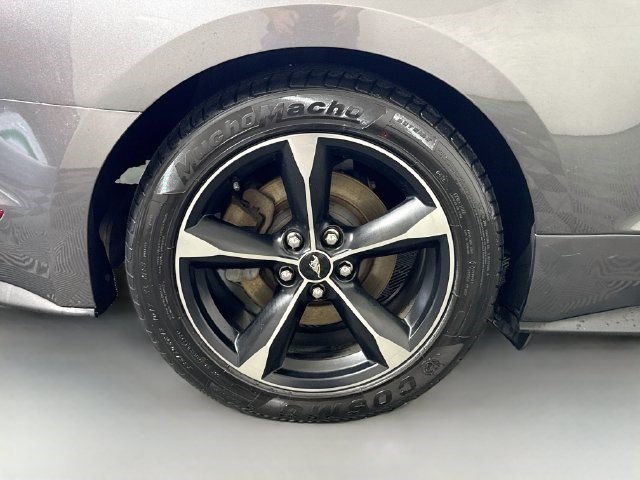 Used 2018 Ford Mustang Coupe RWD image 30