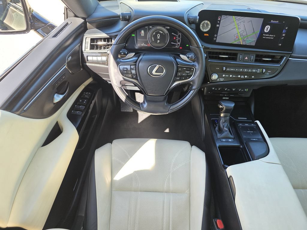 Certified 2022 Lexus ES 300h Ultra Luxury w/ Accessory Package 2 FWD image 2