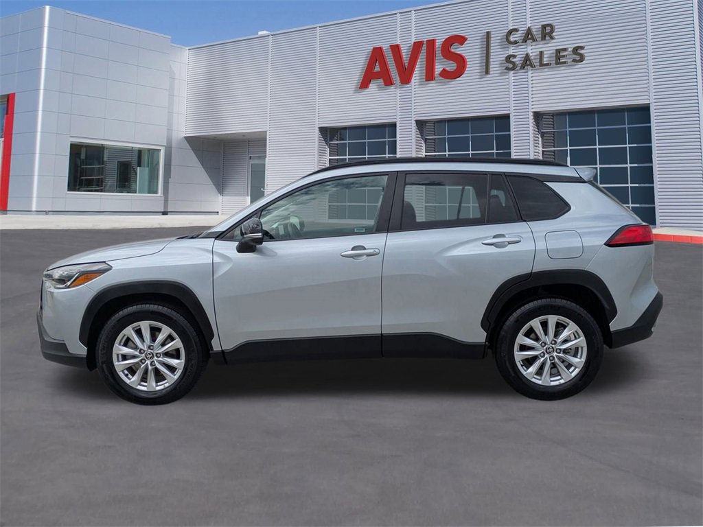 Used 2025 Toyota Corolla Cross LE image 10