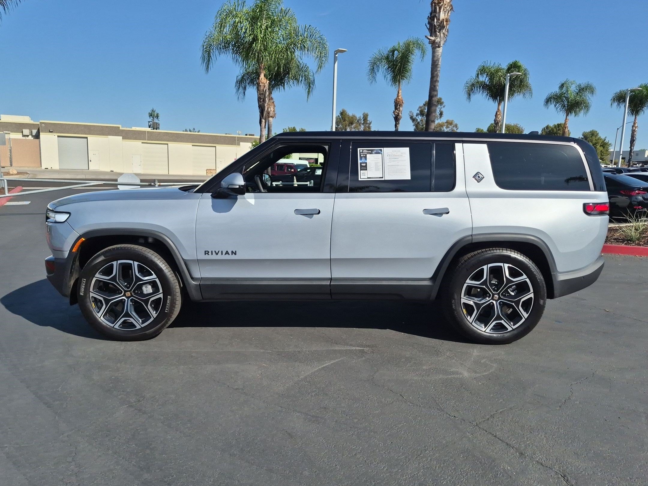 Used 2025 Rivian R1S Adventure Dual AWD/4WD image 7