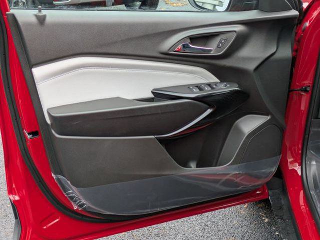 New 2026 Chevrolet Trax LT w/ Sunroof Package image 12