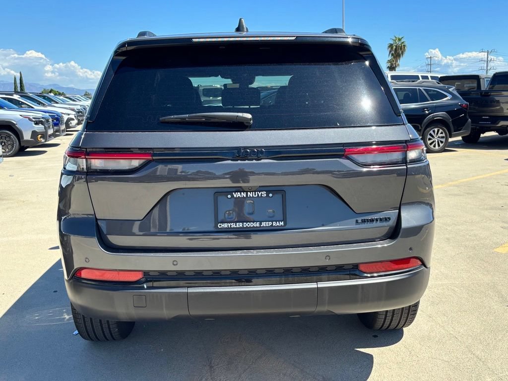 Used 2025 Jeep Grand Cherokee Limited w/ Black Appearance Package RWD image 4