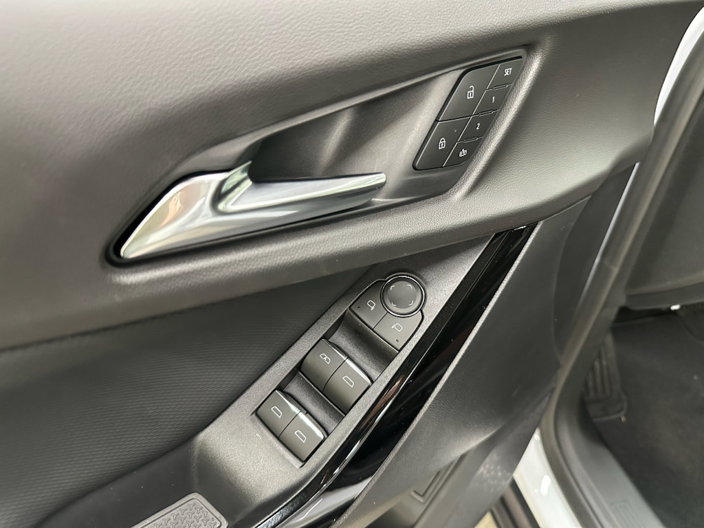 New 2027 Chevrolet Equinox RS w/ Convenience Package III FWD image 31