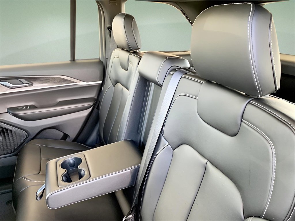 New 2025 Jeep Grand Cherokee Limited w/ Trailer Tow Package image 21