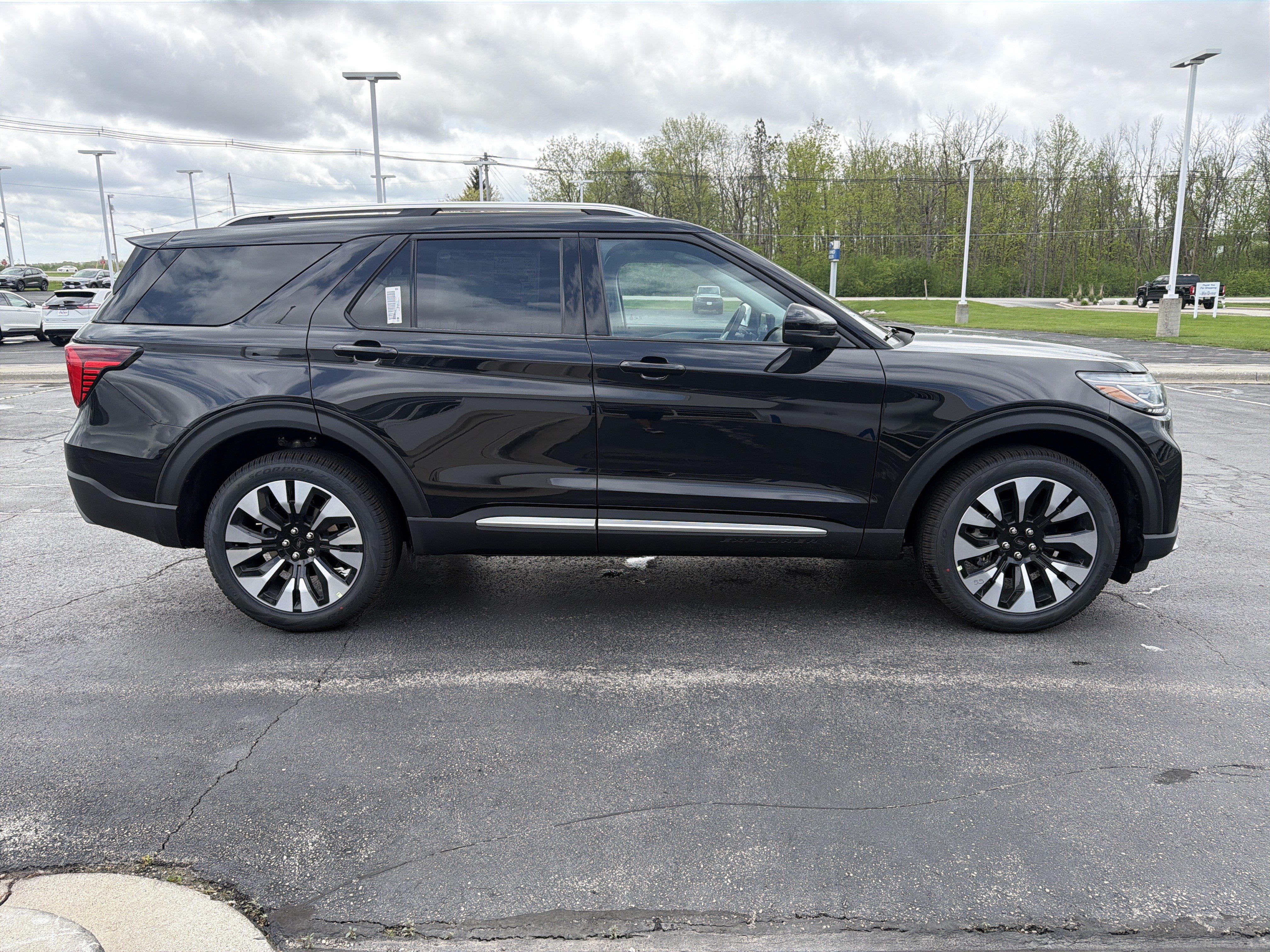 New 2026 Ford Explorer Platinum w/ LUX Leather Package AWD/4WD image 7