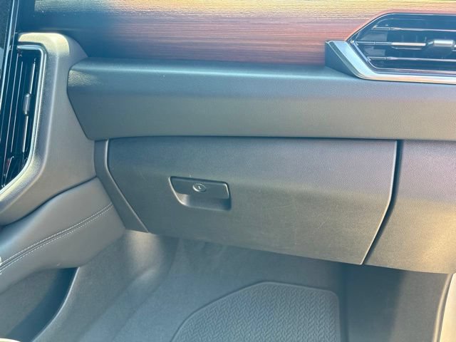 Used 2025 GMC Yukon XL Denali AWD/4WD image 39