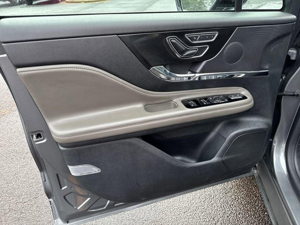 Used 2023 Lincoln Corsair FWD w/ Equipment Group 101A image 13