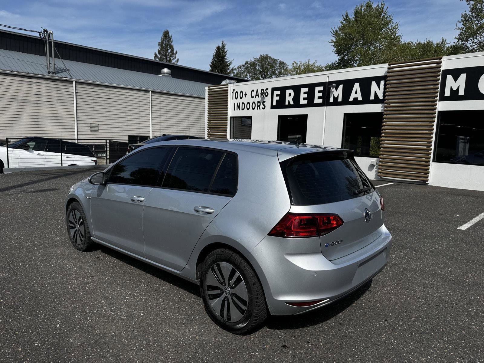 Used 2015 Volkswagen e-Golf SEL Premium image 3