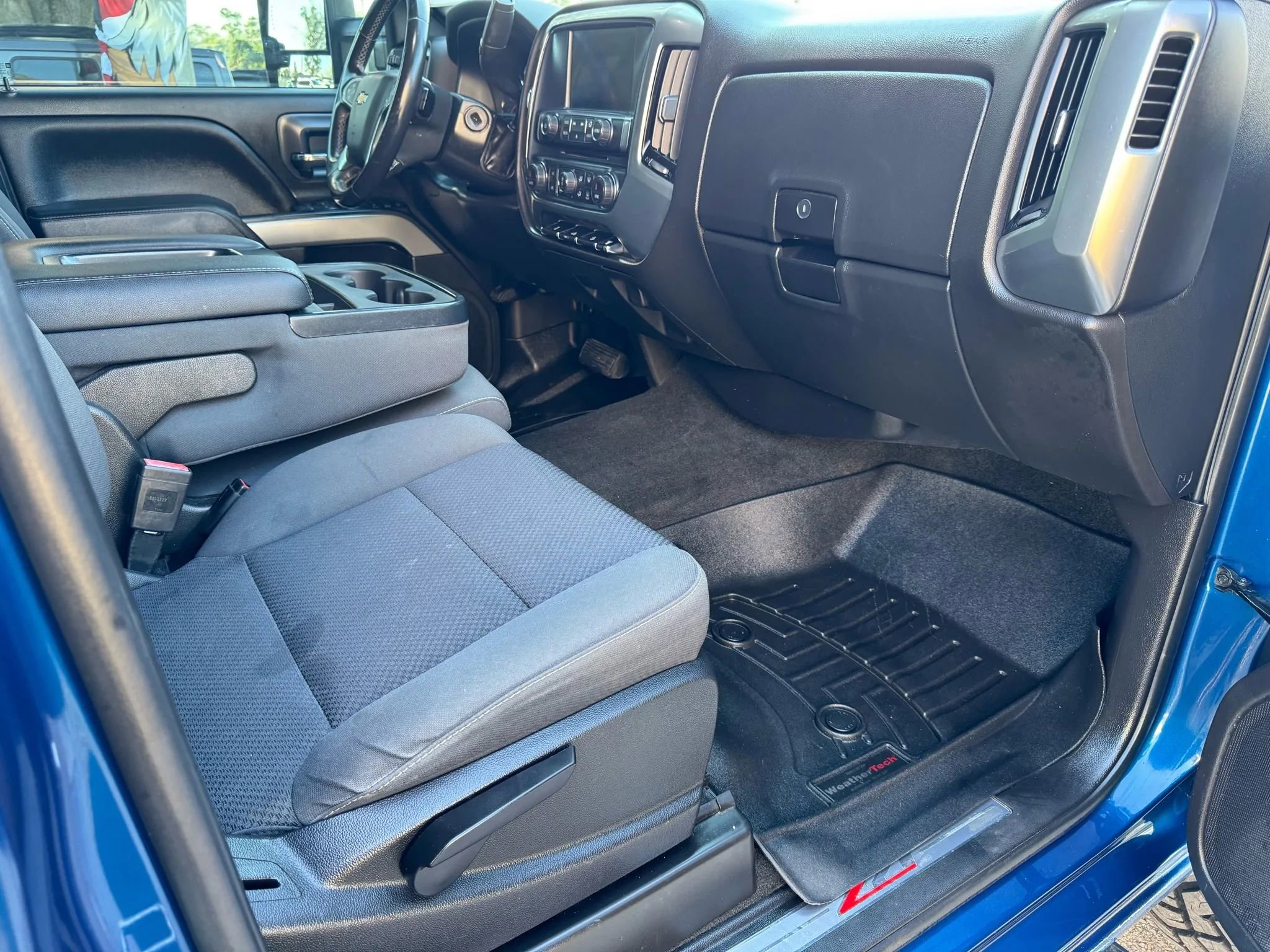 Used 2018 Chevrolet Silverado 2500 LT w/ LT Convenience Package AWD/4WD image 17