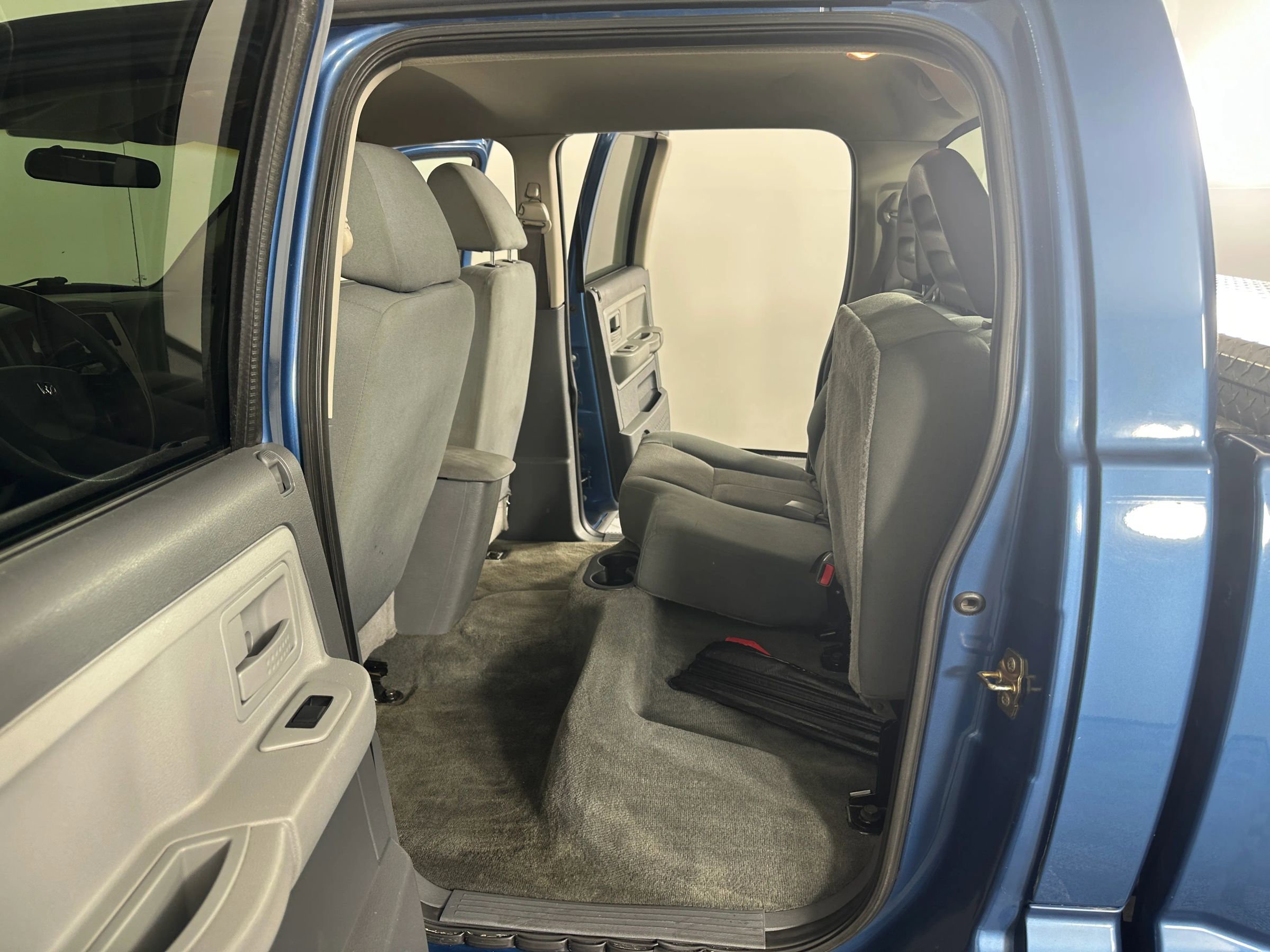 Used 2005 Dodge Dakota SLT image 29