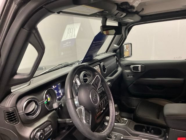 Used 2022 Jeep Wrangler Unlimited Sahara w/ Cold Weather Group AWD/4WD image 17