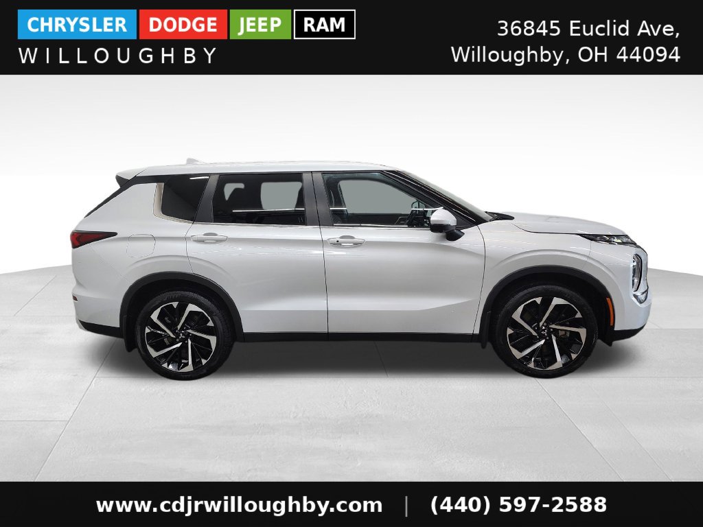Used 2024 Mitsubishi Outlander AWD image 4