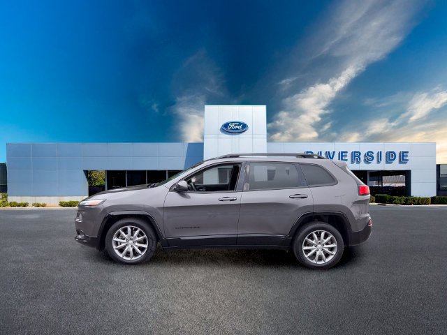 Used 2018 Jeep Cherokee Latitude FWD image 4