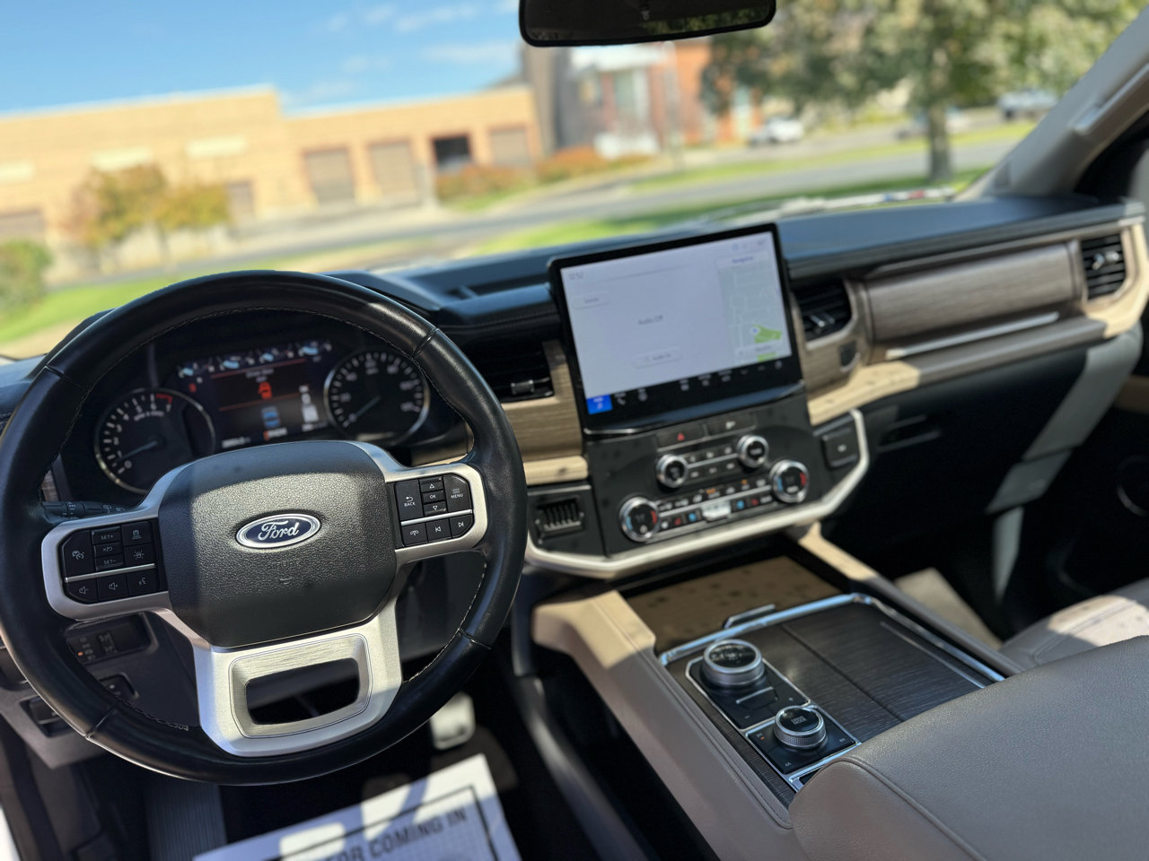 Used 2022 Ford Expedition Max Limited image 11