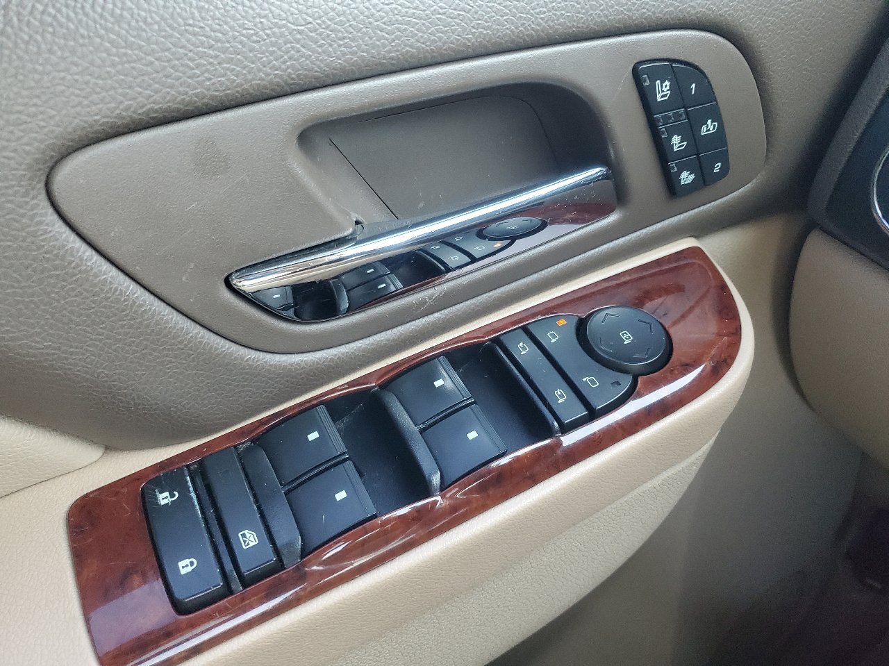 Used 2013 Chevrolet Tahoe LTZ image 40